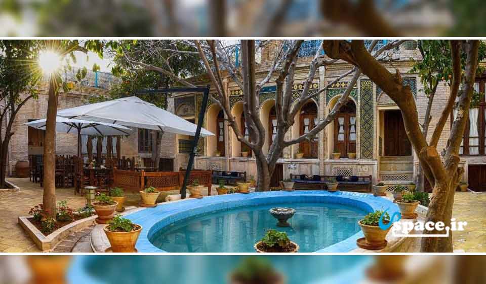 نمای محوطه هتل سنتی داروش - شیراز